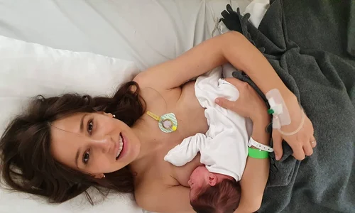 Dana Rogoz a născut azi, 20 mai, o fetiță jpeg