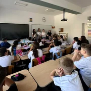 elevi scoala gimnaziala eugen ionescu slatina   foto fb scoala eugen ionescu jpg