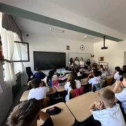 elevi scoala gimnaziala eugen ionescu slatina   foto fb scoala eugen ionescu jpg