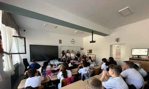 elevi scoala gimnaziala eugen ionescu slatina foto fb scoala eugen ionescu jpg