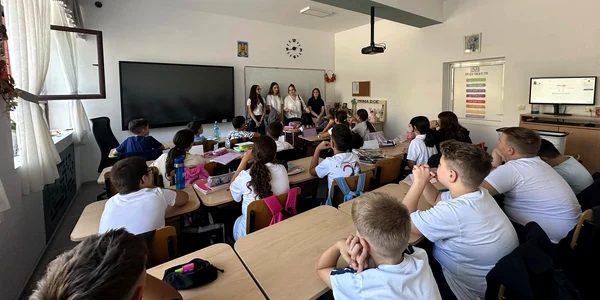 elevi scoala gimnaziala eugen ionescu slatina foto fb scoala eugen ionescu jpg