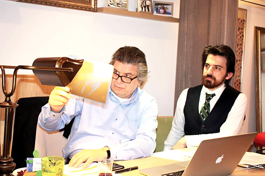 
    Tuncay tratează prin  masaj problemele  osoase ale românilor  