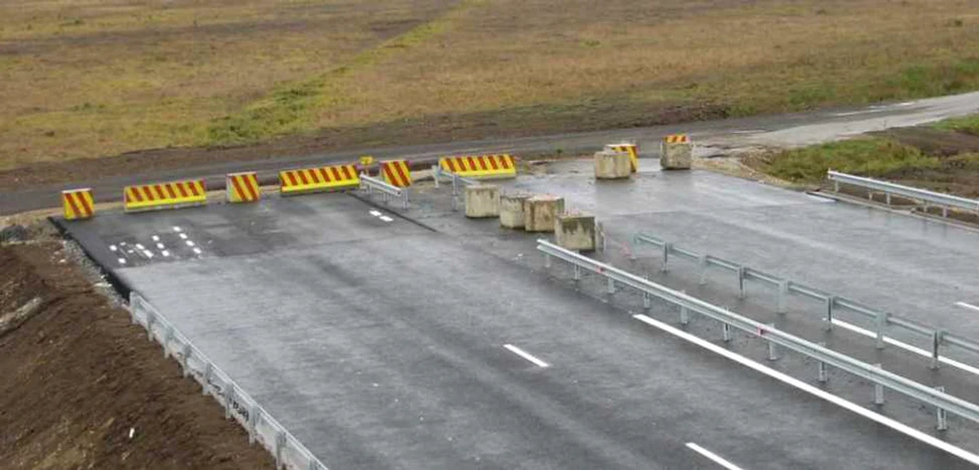 În acest an, nu se va observa un avans spectaculos al lucrărilor pe autostrăzi, din cauză că multe dintre şantiere au fost blocate, iar procesul de deblocare a fost anevoios FOTO forum.construim-romania.ro