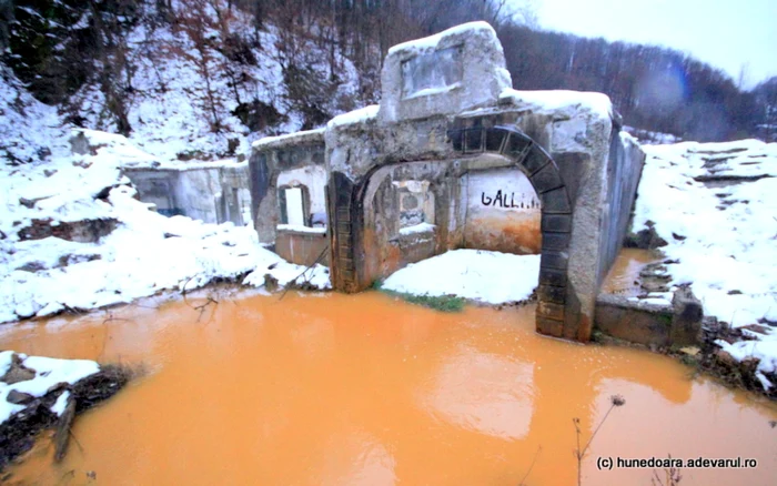 Gurabarza, una dintre numeroasele galerii din zona Bradului. FOTO: Daniel Guţă. ADEVĂRUL