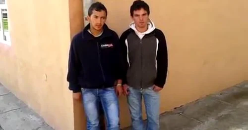 FOTO VIDEO Doi tineri furau maşini din plictiseală. Unul dintre ei a fost lăsat în libertate de judecători