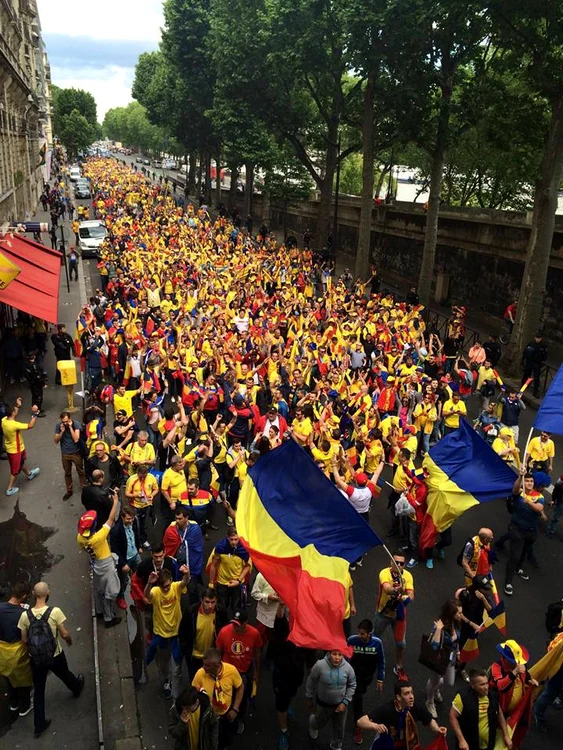 O fotografie captată de la un etaj superior ne zbârleşte părul pe mâini şi ne umple de mândrie şi de încredere