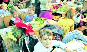 Băiatul lui Cătălin Crişan în prima zi de şcoală  jpeg