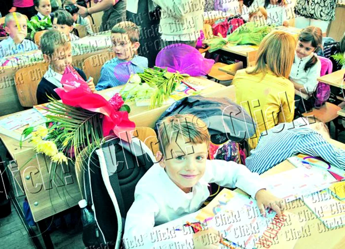 Băiatul lui Cătălin Crişan în prima zi de şcoală.