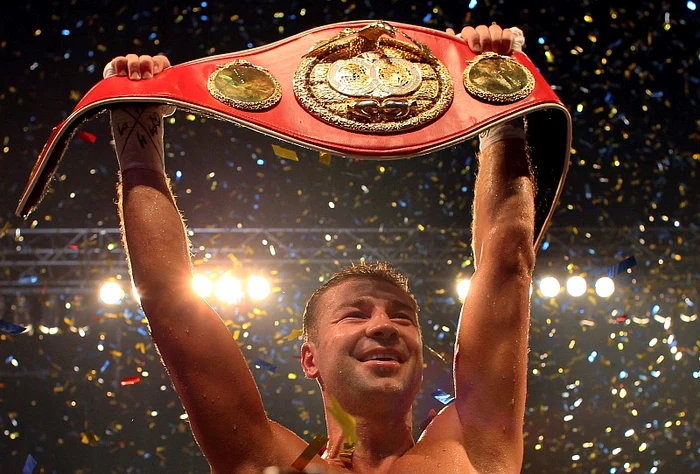 
    În 2011, Lucian Bute și-a apărat centura mondială la BucureștiFoto: EPA  