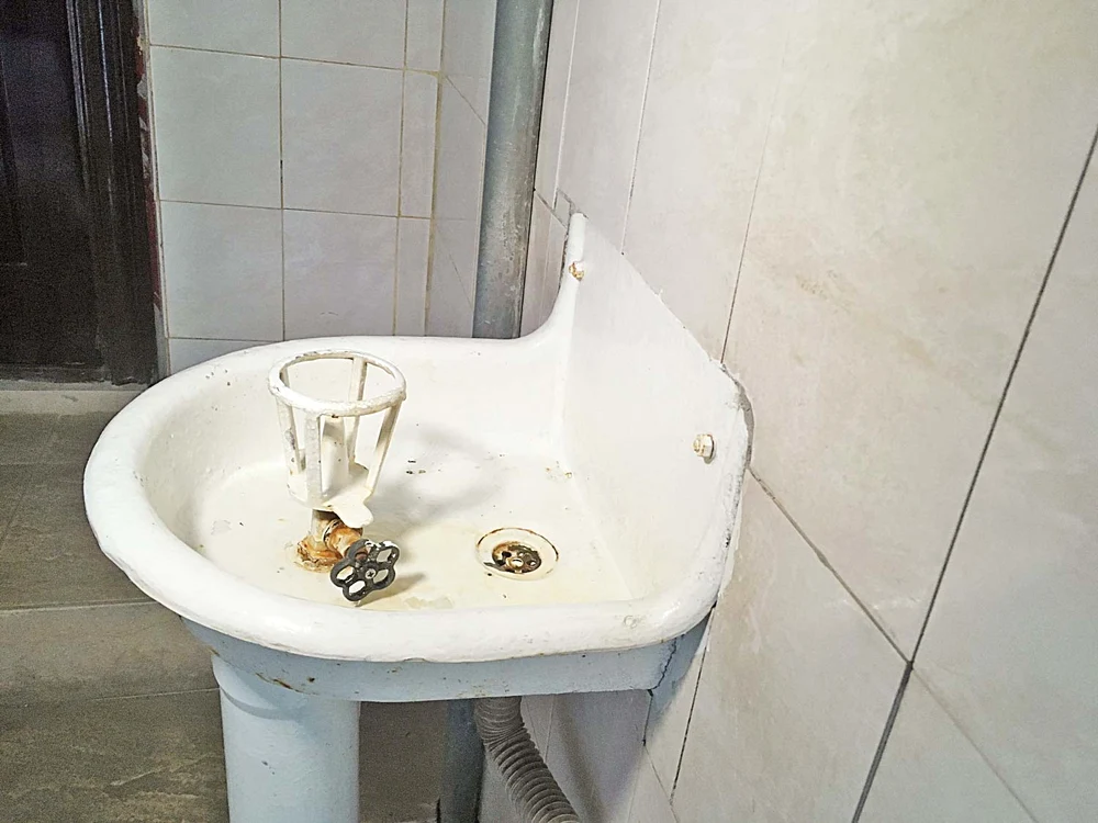 Așa arată „grupurile sanitare” ale școlii