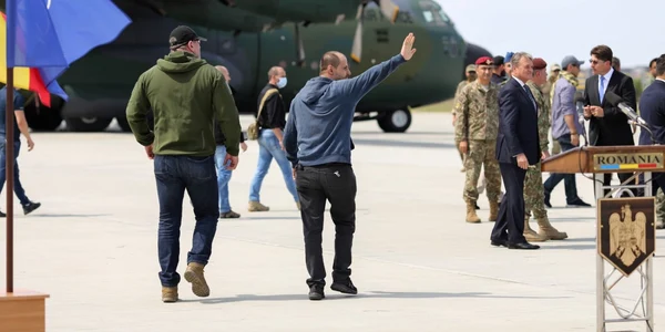 Românii din Afganistan s-au întors în ţară cu un avion Hercules FOTO Inquam Photos / Sabin Cirstoveanu