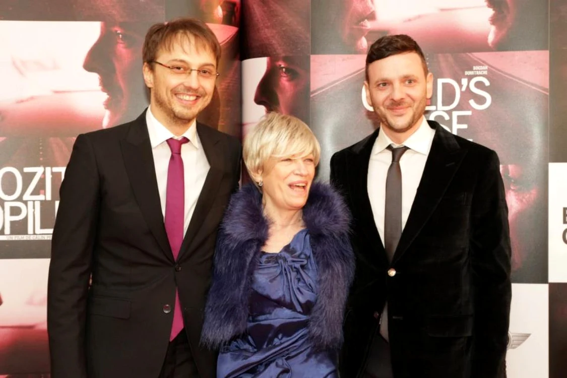 Regizorul Călin Netzer şi actorii Luminiţa Gheorghiu şi Bogdan Dumitrache, la premiera de la Bucureşti a filmului "Poziţia copilului"