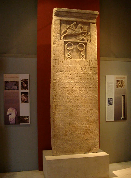 Stela funerara a lui Tiberius Claudius Maximus FOTO wikipedia