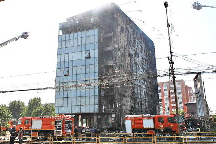 Incendiul a fost  stins după  două ore şi  jumătate