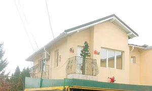 Medicul lua bani de la  aproape toţi pacienţii  care intrau în cabinetul lui (Foto: shutterstock) jpeg