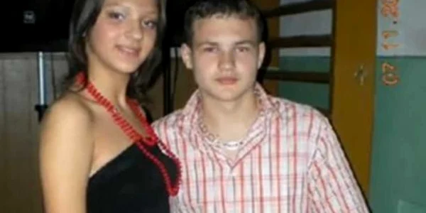 Lorena Hurdea, împreună cu un fost coleg de şcoală.