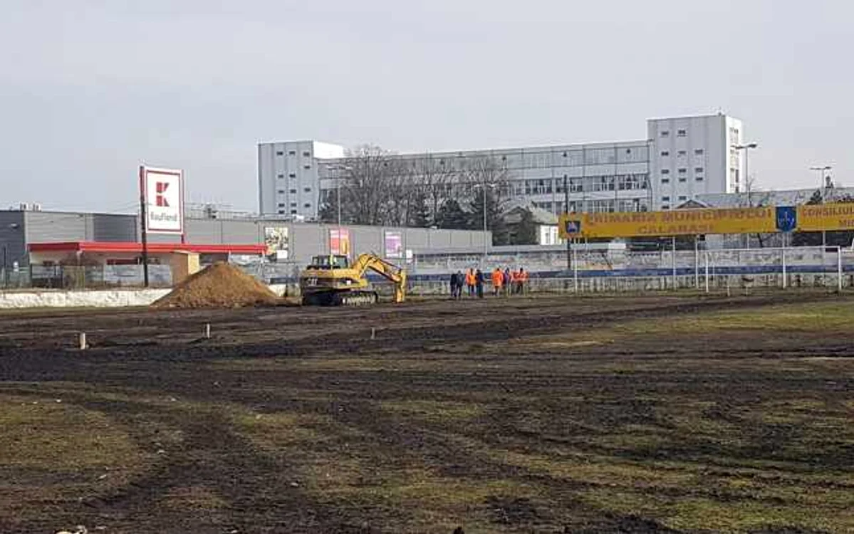 Au început lucrările pentru construirea bazinului de înot FOTO Adevărul