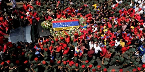 Inmormantarea lui Chavez FOTO AP