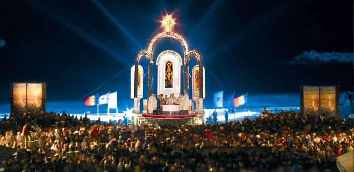 Slujbă de Înviere la malul mării