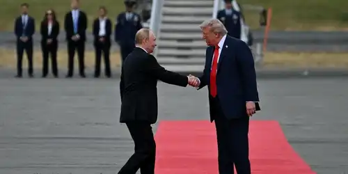 Donald Trump și Putin în Alaska gif
