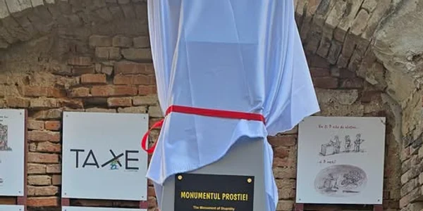 Monumentul Prostiei FB Costel Pătrășcan jpg