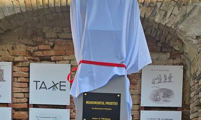 Monumentul Prostiei FB Costel Pătrășcan jpg
