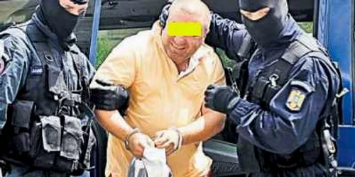 Patronul firmei în cauză a dat cu subsemnatul la Poliţie