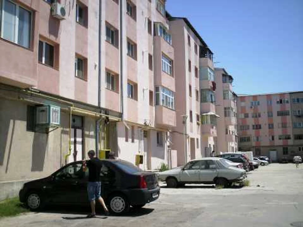Bălşenii rămaşi fără apă la robinet îşi folosesc intens maşinile pentru transportul apei