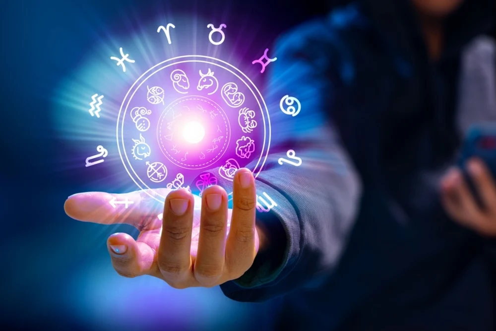 Horoscop sâmbătă, 22 noiembrie. Ce nativi primesc mesaje care le vor schimba viața