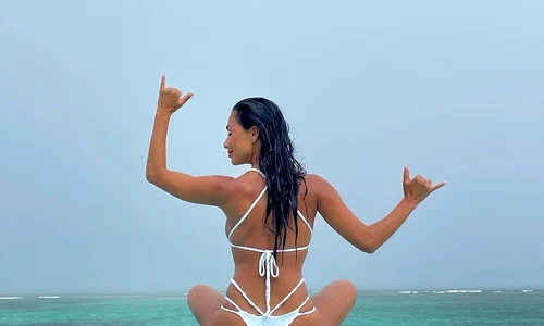 nicole scherzinger poza sexy de yoga jpeg