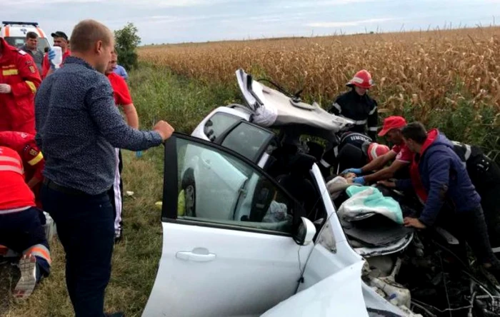 Accident pe E85, la Pădureni, pe raza judeţului Vrancea FOTO ISU Vrancea