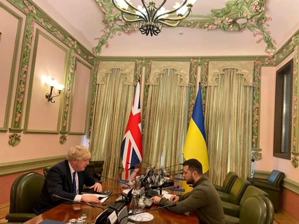 Boris Johnson este în vizită la Kiev foto: Twitter