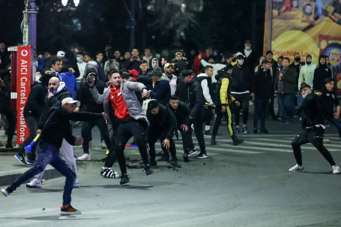 Violenţe la protestele anti-COVID de luni seară din Capitală FOTO Inquam Photos / Bogdan Ioan Buda