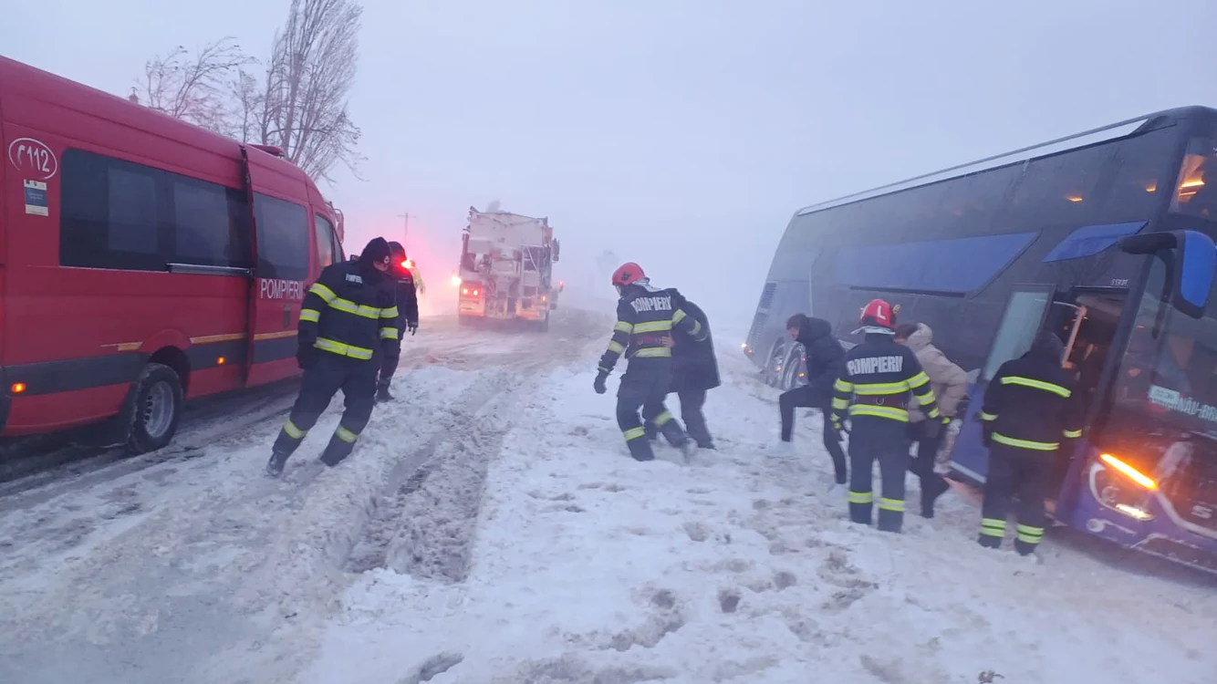 Salvatorii de la ISU Vrancea intervin la fața locului FOTO: ISU Vrancea