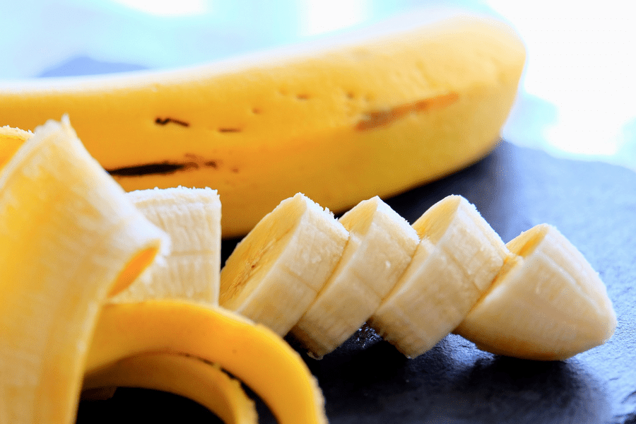 Un pasager care zbura la clasa business a comandat mâncare vegană și spune că a fost „jignit“ cu o banană și bețișoare chinezești