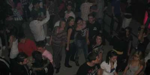 Sâmbăta ne distrăm la Magnum