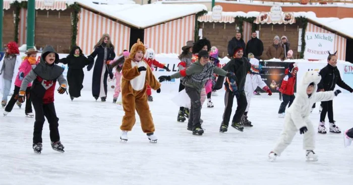 Carnavalul a început cu parade costumelor