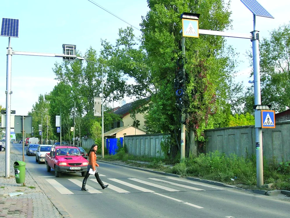 Un, doi, trei - hop... în boscheţi. Pe  şoseaua Străuleşti, acolo ajungi  dacă traversezi regulamentar