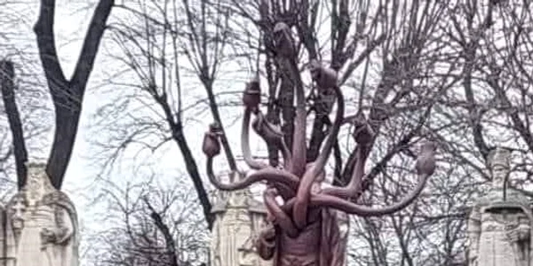 Hidra cu șapte capete de la Iași jpg