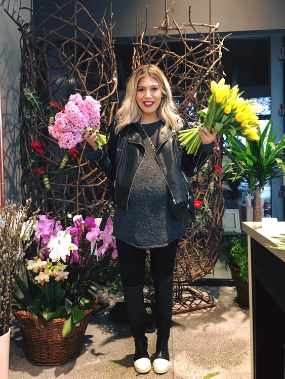 Sore este o graviduță foarte simpatică