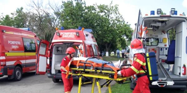 Braşov: Cinci turişti au fost răniţi după ce un autocar s-a răsturnat pe DN1