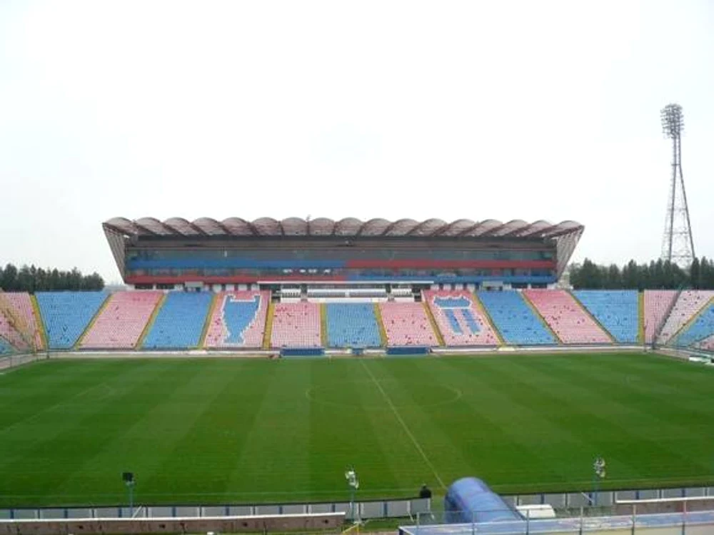 
    Între timp, stadionul Steaua şi terenurile de antrenament din jurul lui sunt nefolosite şi se degradează de la o zi la altafoto: Click  