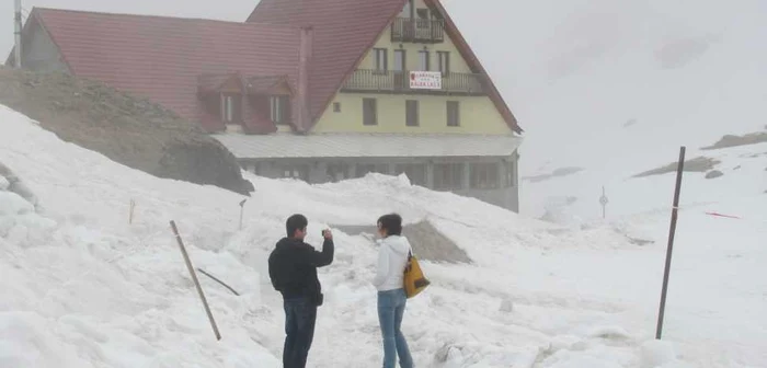 Turistii au fugit de agitatia marilor orase la Balea Lac, unde stratul de zapada depaseste 1 metru - Fotografii Ramona Găină