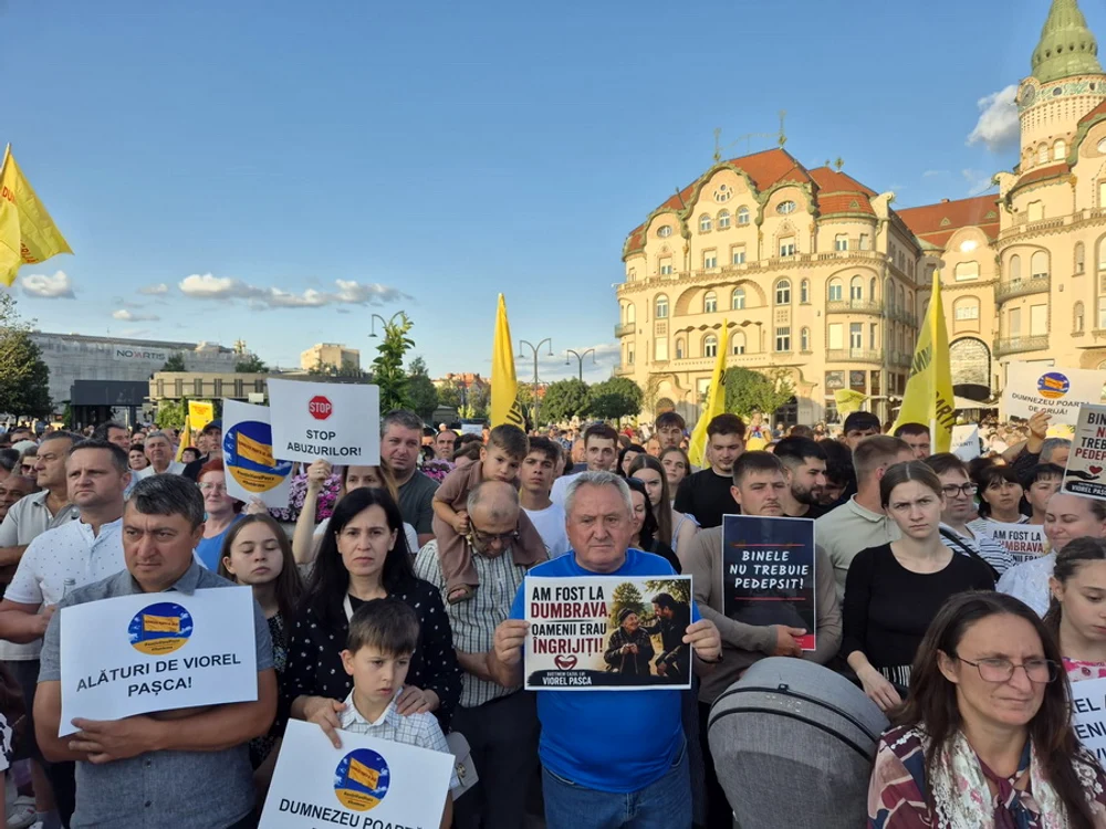 Sute de oameni au protestat în Oradea în sprijinul lui Viorel Pașca. FOTO: ebihoreanul.ro.