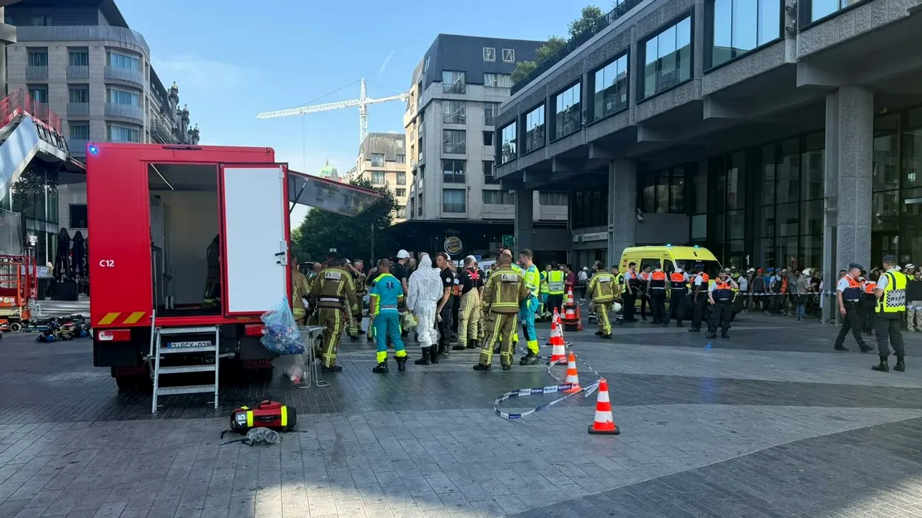 În clădirea care a luat foc erau aproximativ 200 de muncitori. FOTO: X/@BelAfrikaMedia