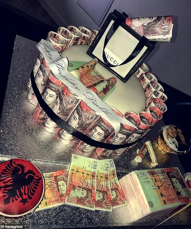 Fac milioane de lire sterline din vânzarea de cocaină adusă din America Latină