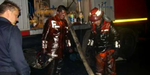 Cei doi pompieri nemţeni au fost la un pas de moarte