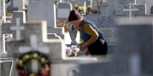 Locurile de veci scoase la mezat sunt mult mai ieftine decât la precedenta licitaţie