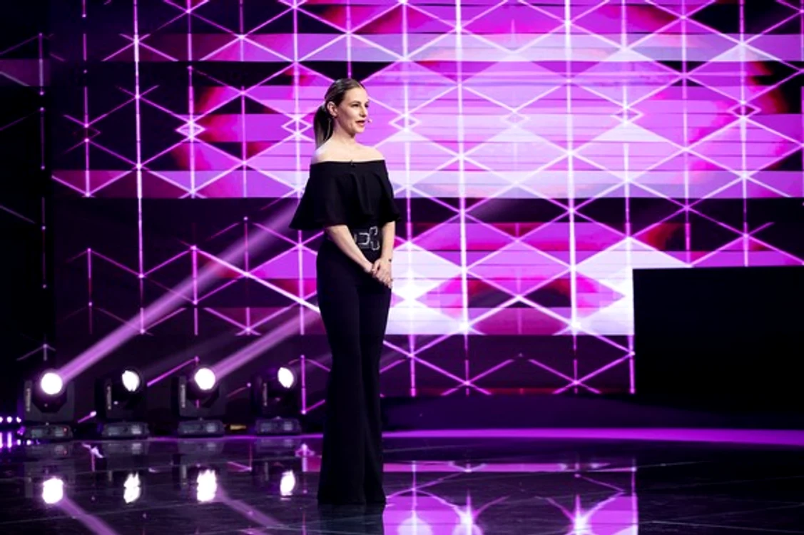 
    Așa va apărea de această dată Ștefania Costache, la iUmorfoto: Antena 1  