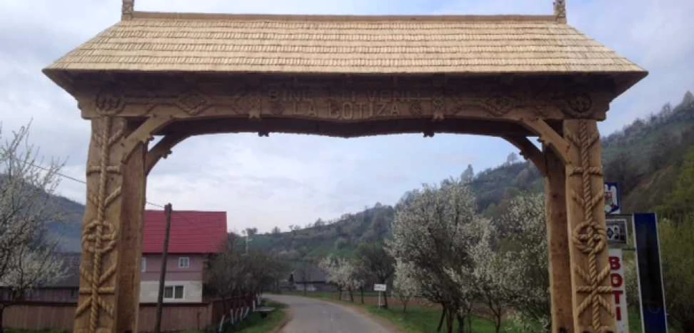 Porţile maramureşene au ornamente ce reprezintă soarele  FOTO Adevărul